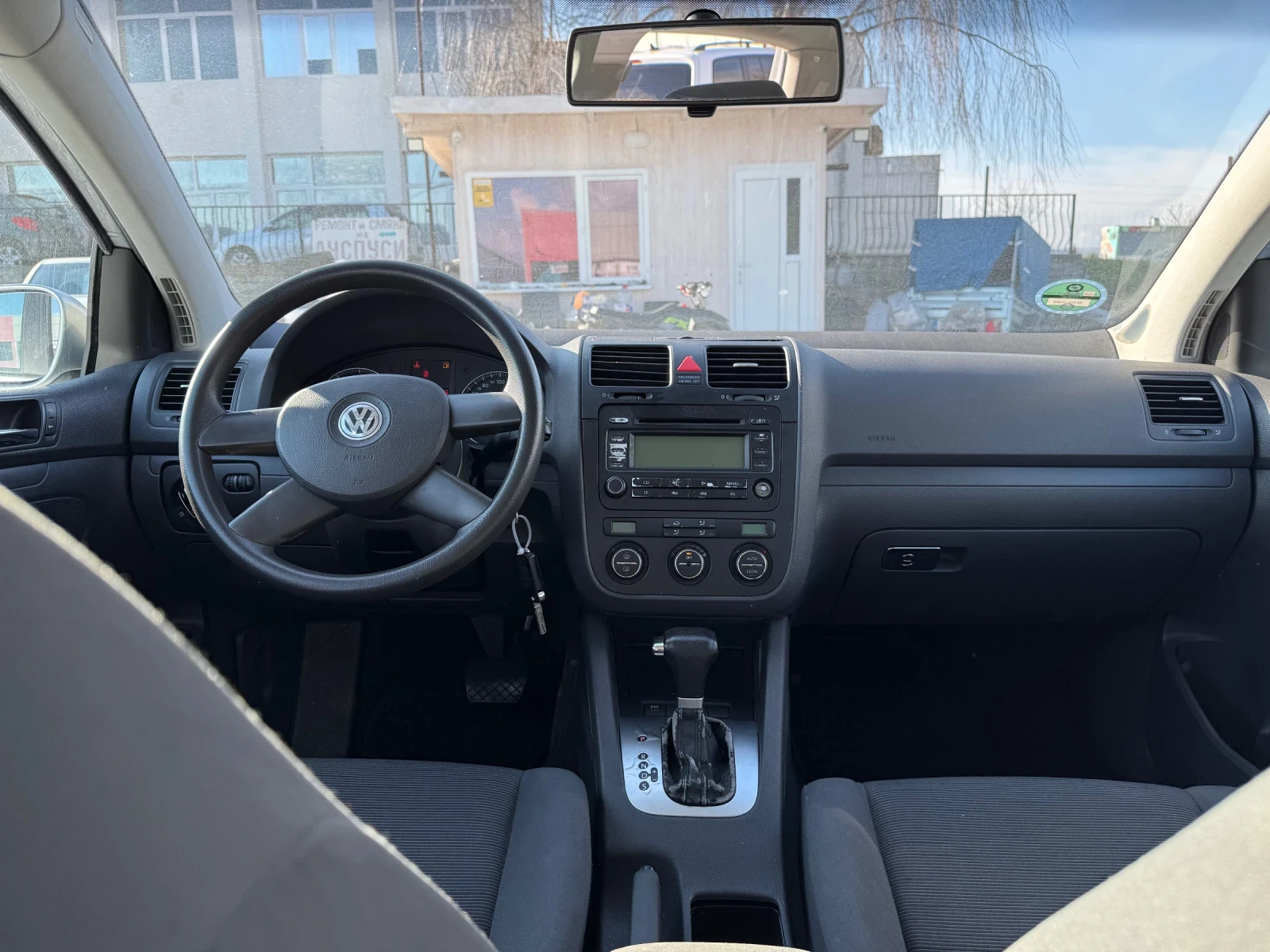 VW Golf 5 Автомат 1.6 102кс - изображение 9
