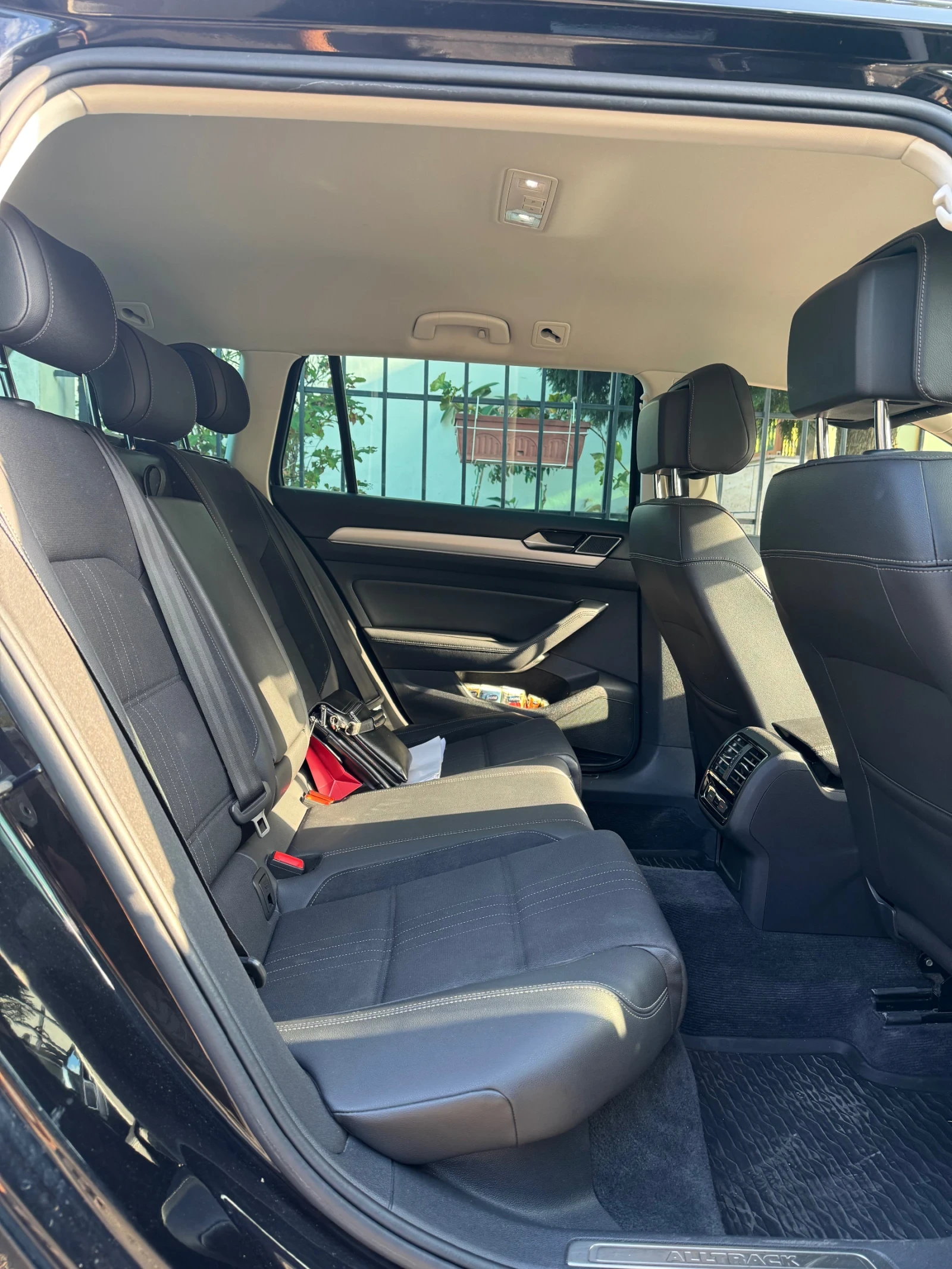 VW Alltrack 2.0 TDI 190hp 360камера пъл.сервизна история, снимка 10 - Автомобили и джипове - 53623595