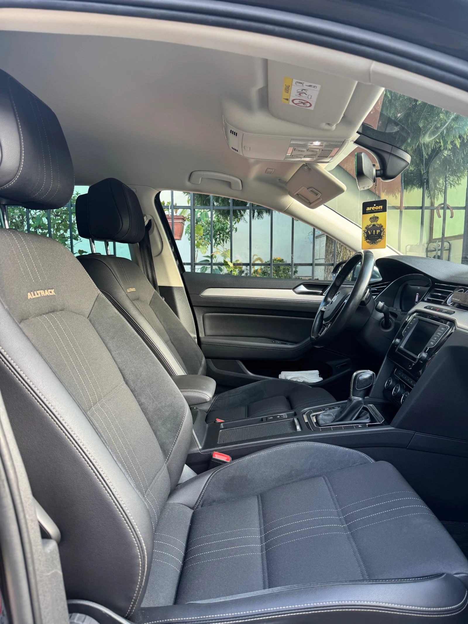 VW Alltrack 2.0 TDI 190hp 360камера пъл.сервизна история, снимка 8 - Автомобили и джипове - 53623595