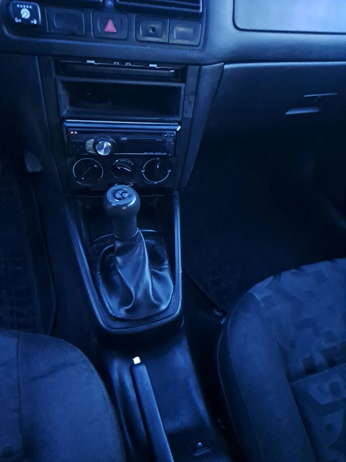 VW Golf Хечбек, снимка 4 - Автомобили и джипове - 53830355