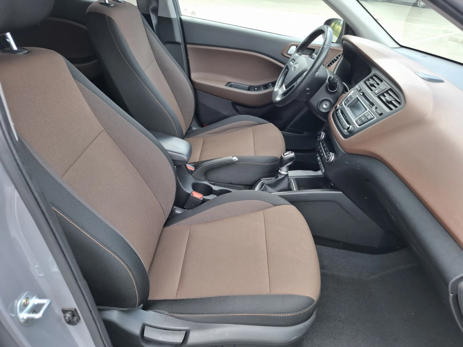 Hyundai I20 1.4 CRDI * PANORAMA* 132840 к.м. * LED * EURO6, снимка 11 - Автомобили и джипове - 55220099
