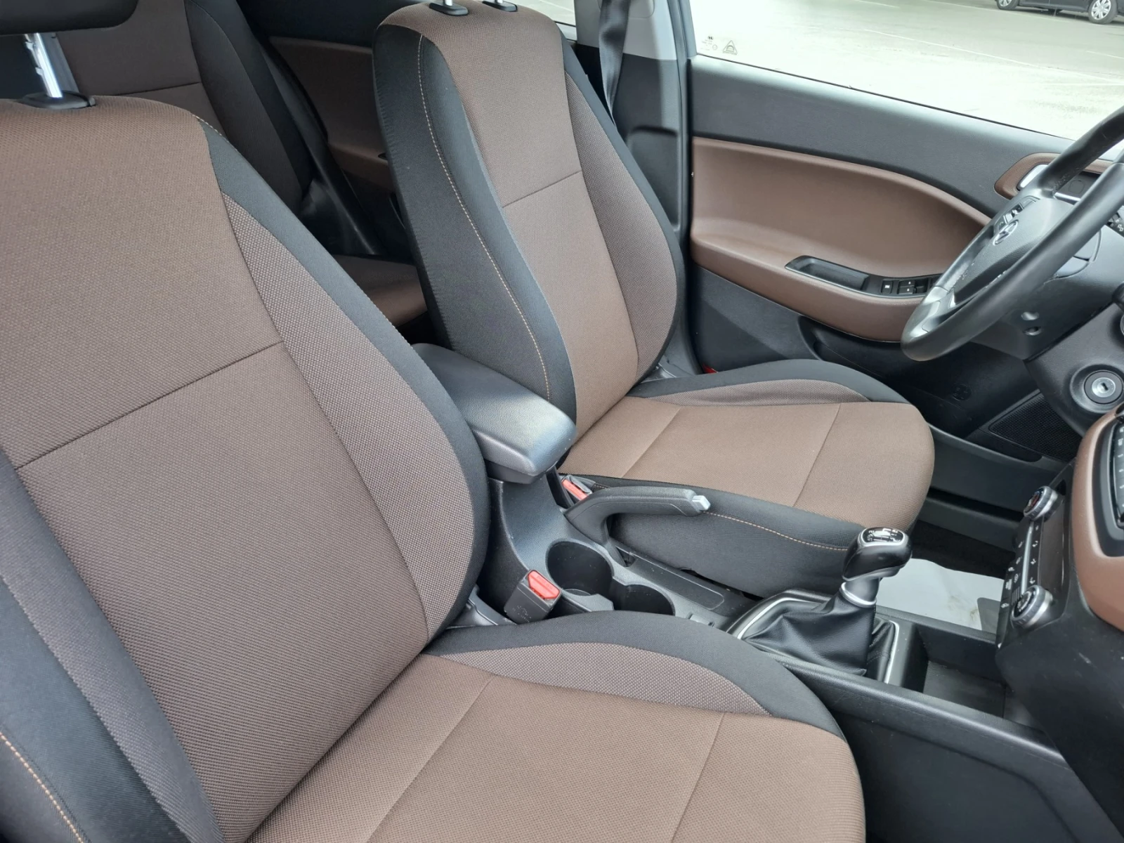 Hyundai I20 1.4 CRDI * PANORAMA* 132840 к.м. * LED * EURO6, снимка 12 - Автомобили и джипове - 55220099