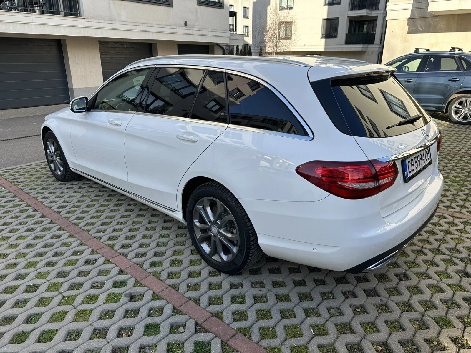 Mercedes-Benz C 250 4 MATIK, снимка 3 - Автомобили и джипове - 55978919