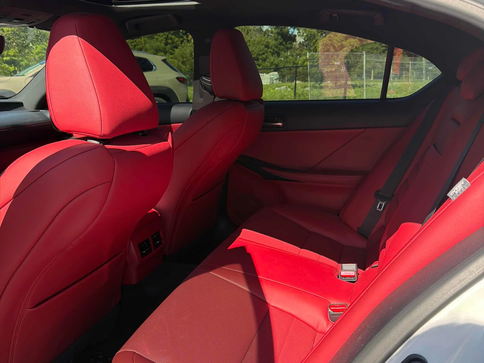 Lexus IS 300 F-SPORT* DISTRONIC* ОБДУХВАНЕ* 360КАМЕРИ* , снимка 13 - Автомобили и джипове - 56043128