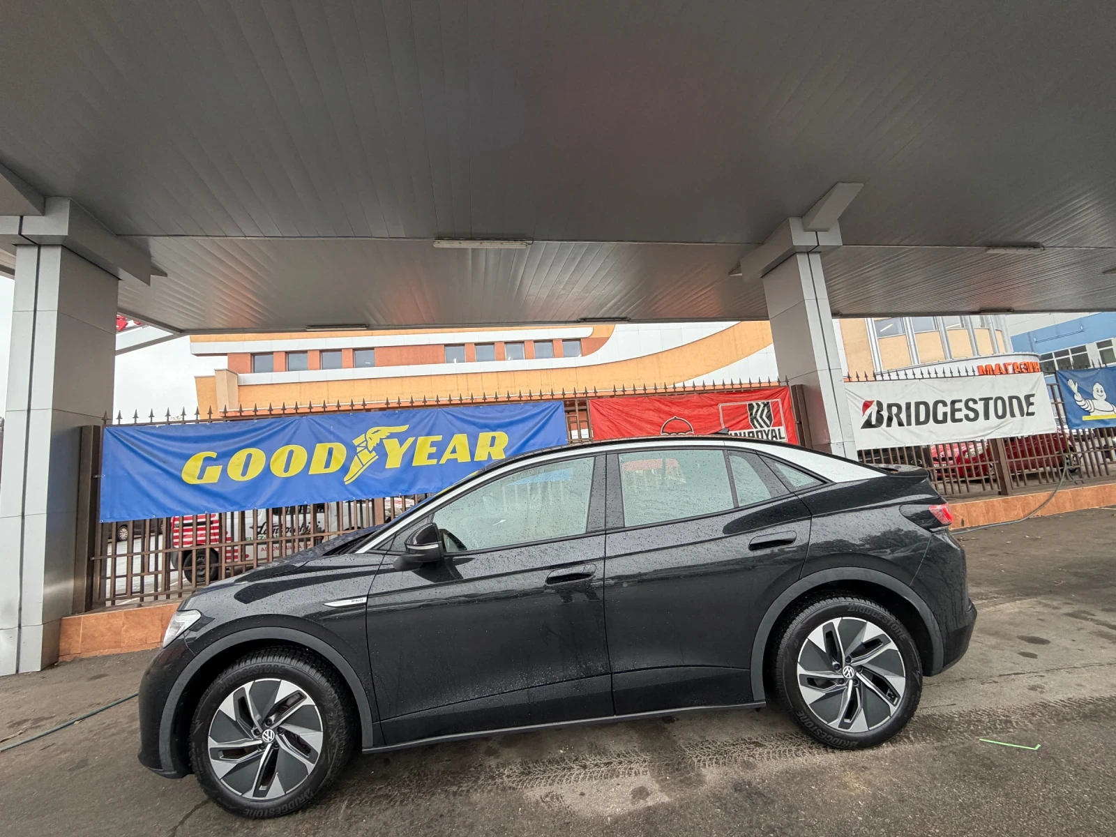 VW ID.5 PRO* 128kW* БАРТЕР* НАЛИЧЕН, снимка 4 - Автомобили и джипове - 56437653