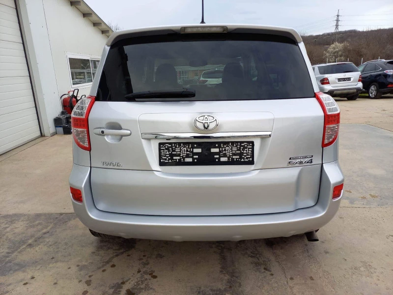 Toyota Rav4 2.2d4d *Avtom*Navi*Nova* UNIKAT*, снимка 5 - Автомобили и джипове - 39978288