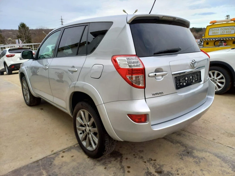 Toyota Rav4 2.2d4d *Avtom*Navi*Nova* UNIKAT*, снимка 4 - Автомобили и джипове - 39978288