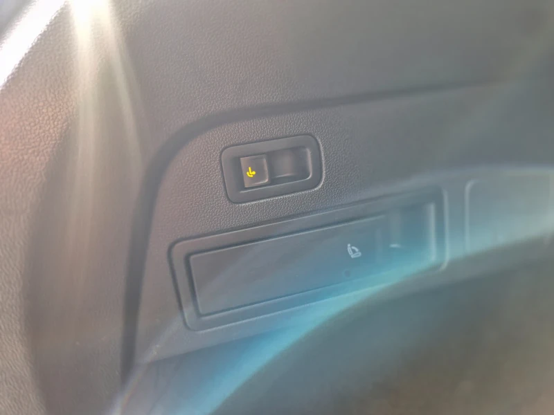 VW Tiguan 2.0D/7места/19г., снимка 8 - Автомобили и джипове - 52138235