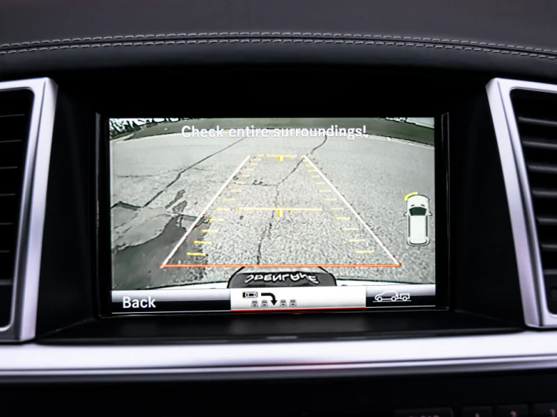 Mercedes-Benz ML 63 AMG HARMAN* PANO* ОБДУХ* ВЪЗДУХ* 360* NIGHT VISION* KE, снимка 9 - Автомобили и джипове - 53135741