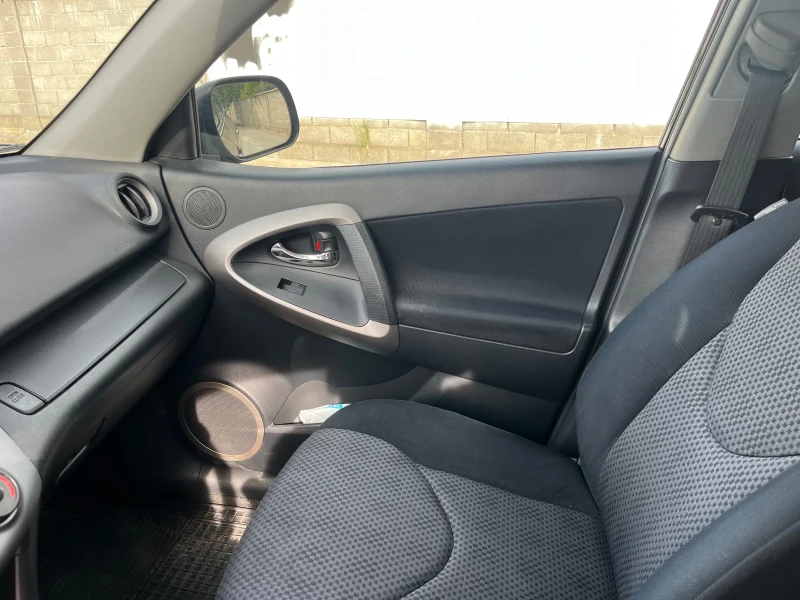 Toyota Rav4, снимка 11 - Автомобили и джипове - 53598284
