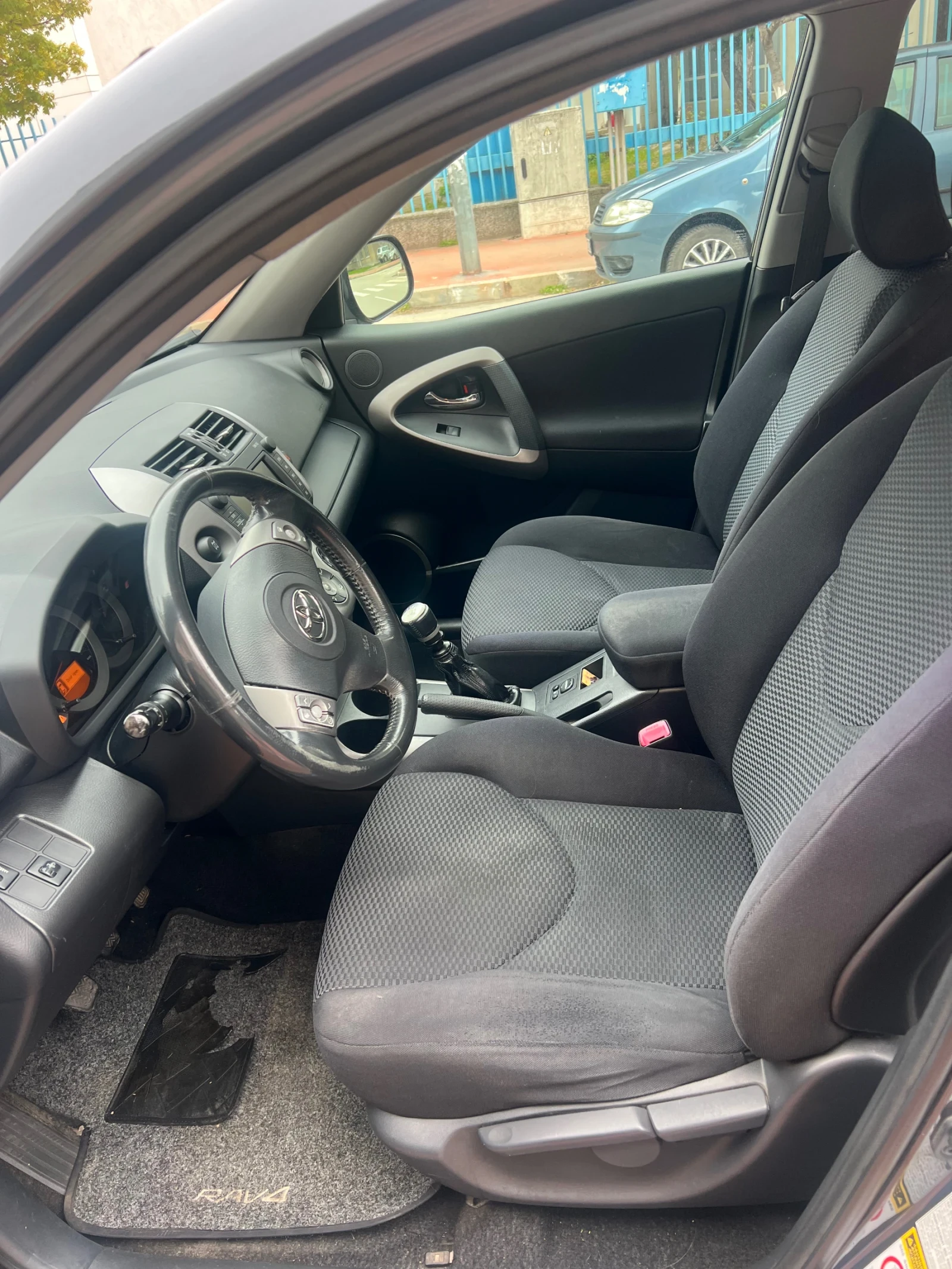Toyota Rav4 2.2 D-4D - изображение 7
