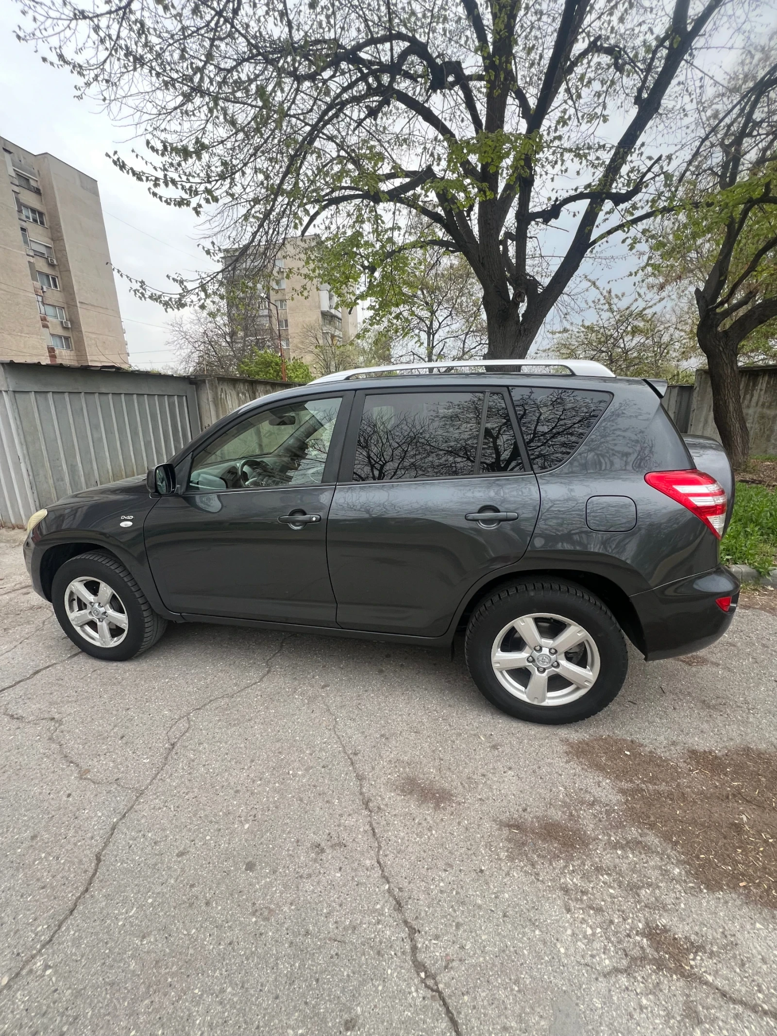 Toyota Rav4 2.2 D-4D - изображение 3