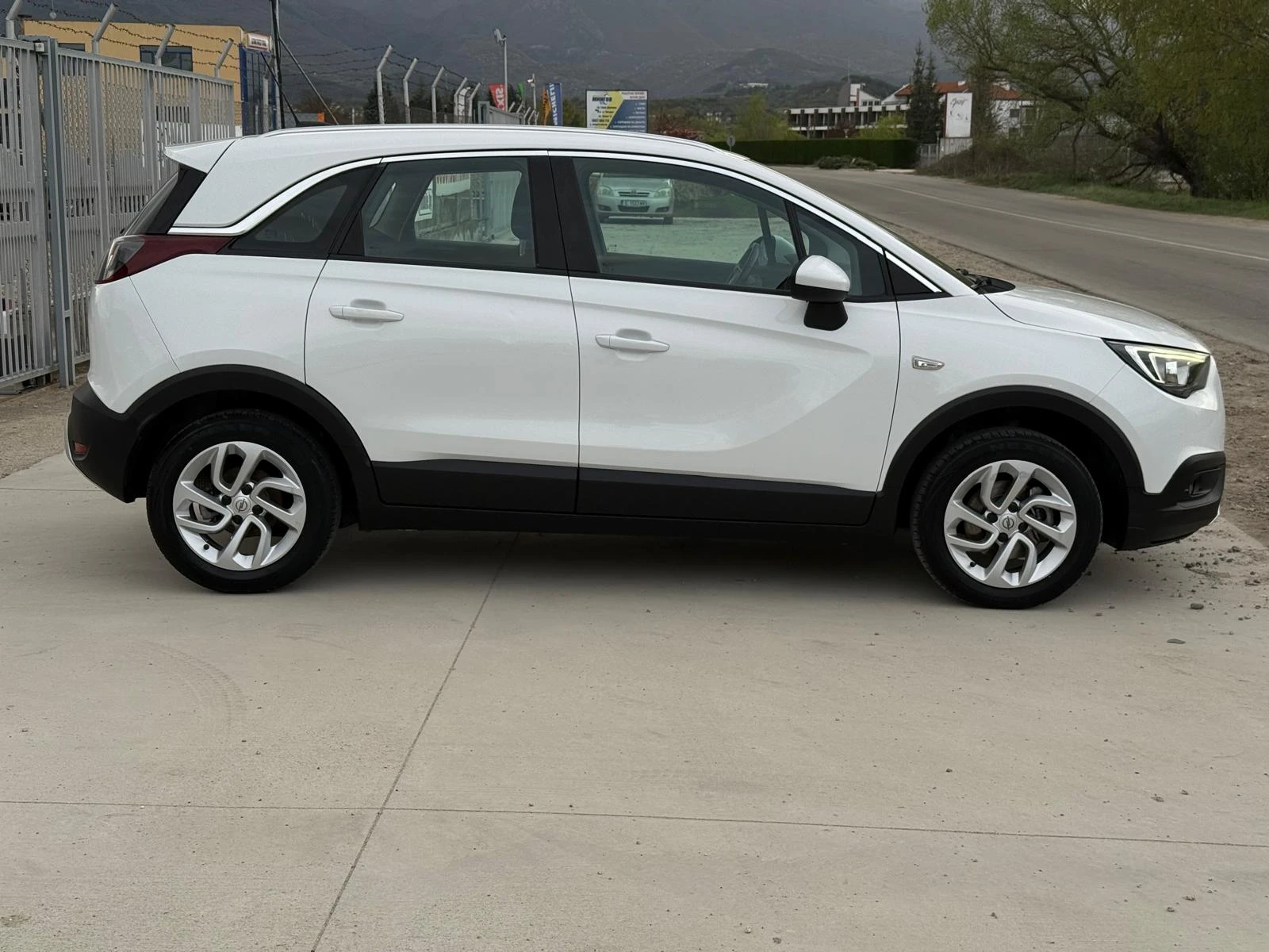 Opel Crossland X 1.2 i 46000 км/Камера/Обслужена/Собствен лизинг - изображение 3