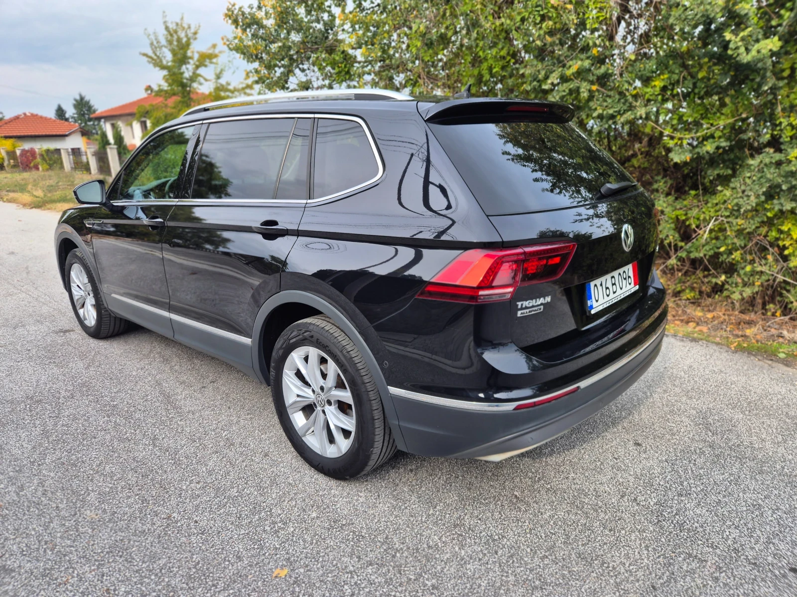 VW Tiguan 2.0D/7места/19г. - изображение 5