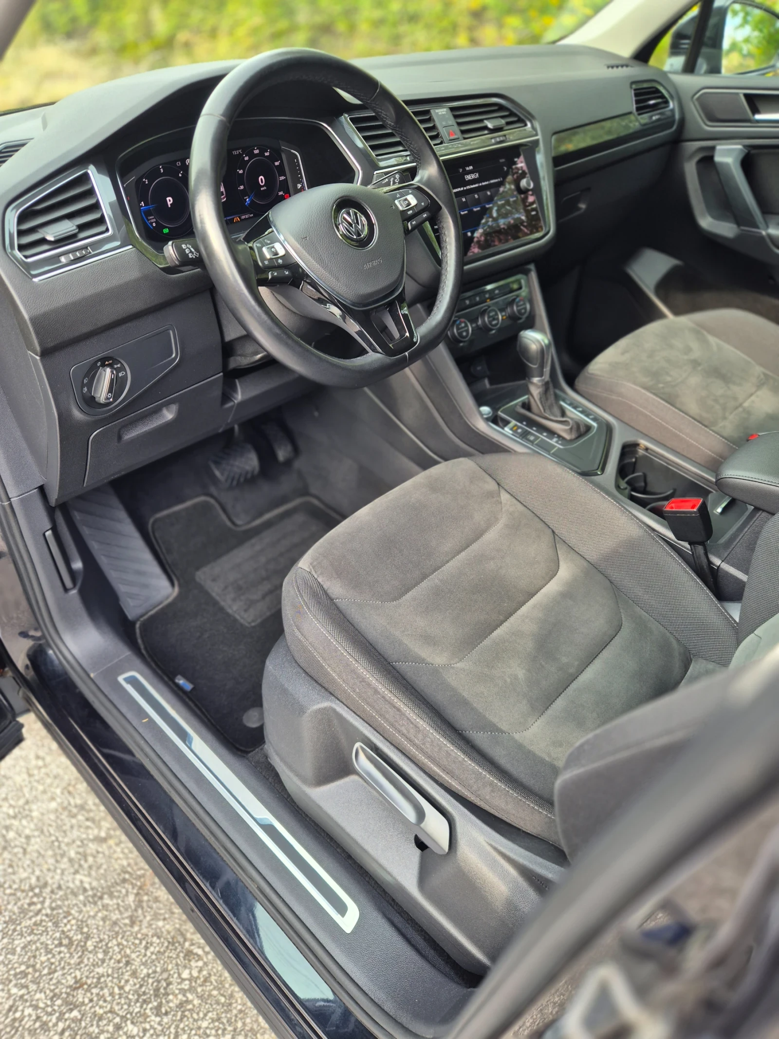 VW Tiguan 2.0D/7места/19г. - изображение 10