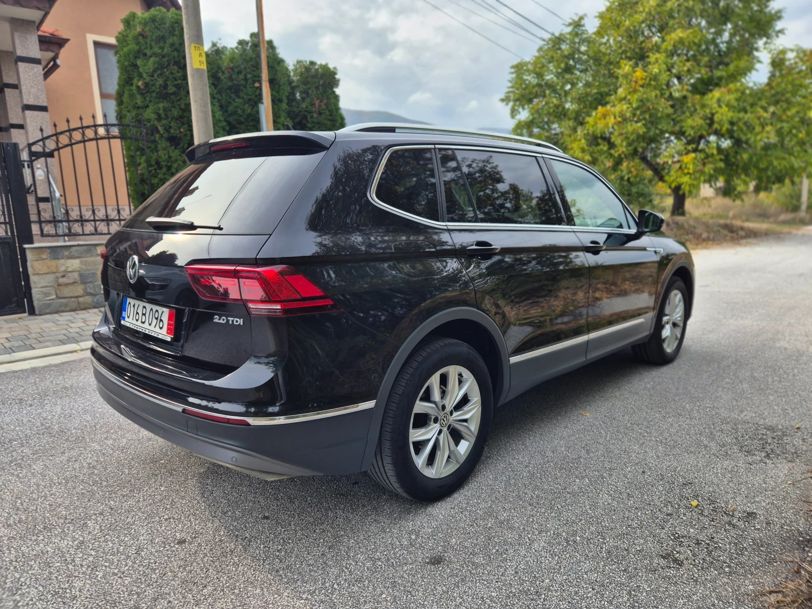 VW Tiguan 2.0D/7места/19г. - изображение 4