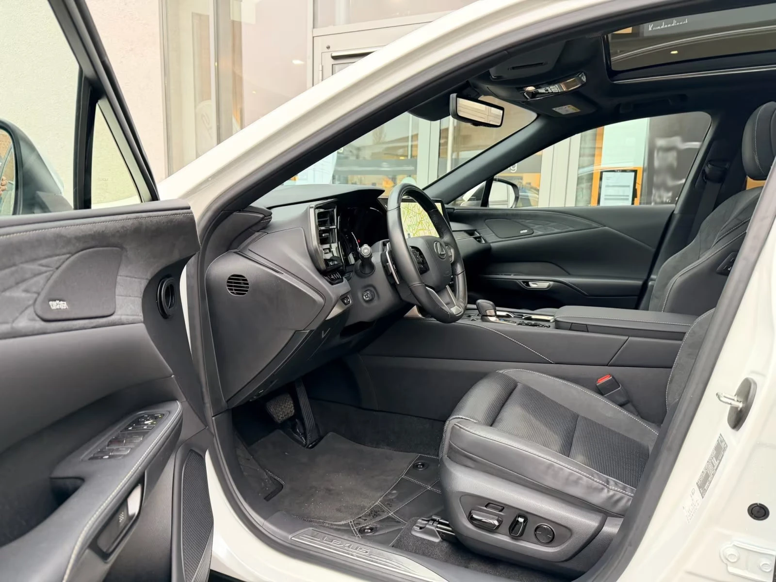 Lexus RX 450h plus LUXURY/309HP/PANO/360/HUD/MEMO/LEVINSON/593g | Mobile.bg   5