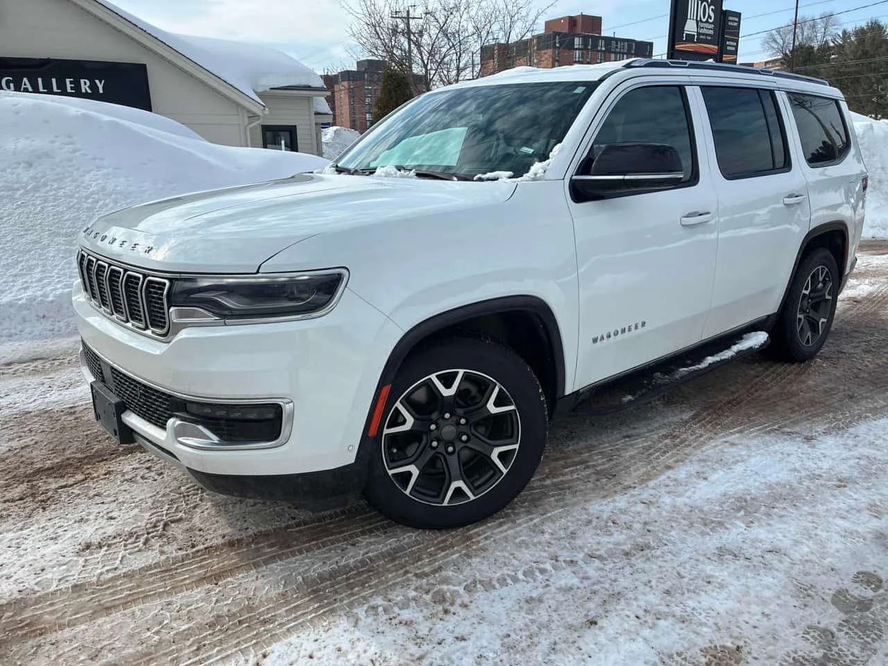 Jeep Grand Wagoneer * АВТО КРЕДИТ* ЦЕНА ДО БГ * СЕРВИЗНА ИСТОРИЯ * 