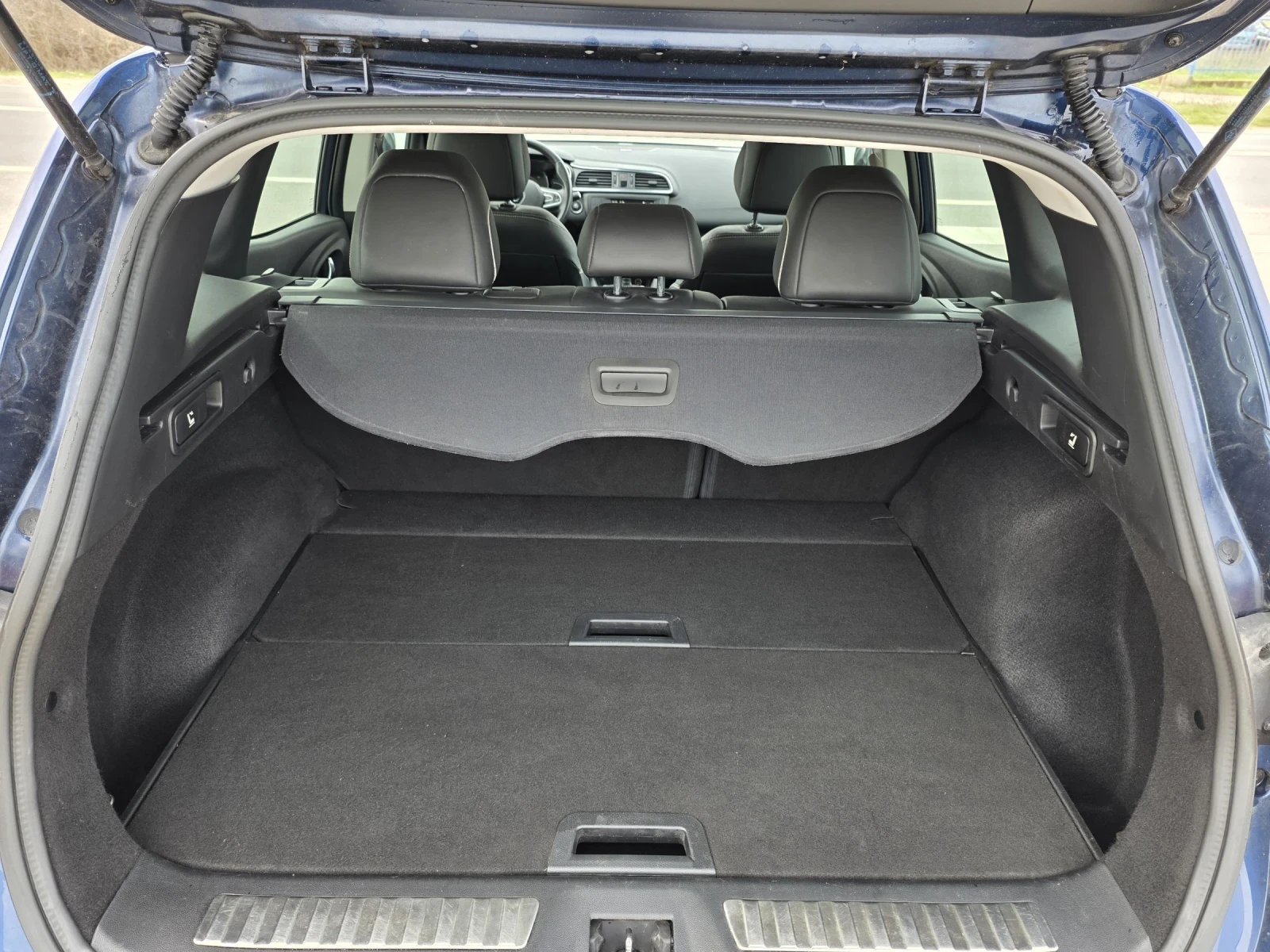 Renault Kadjar 1.6DCI 4WD 52000KM, снимка 15 - Автомобили и джипове - 53788580