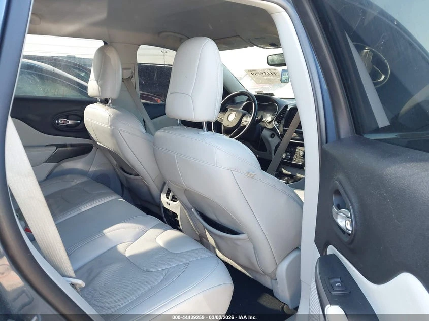 Jeep Cherokee 3.2L V-6 DOHC, 271HP 4X4 Drive, снимка 8 - Автомобили и джипове - 53978214