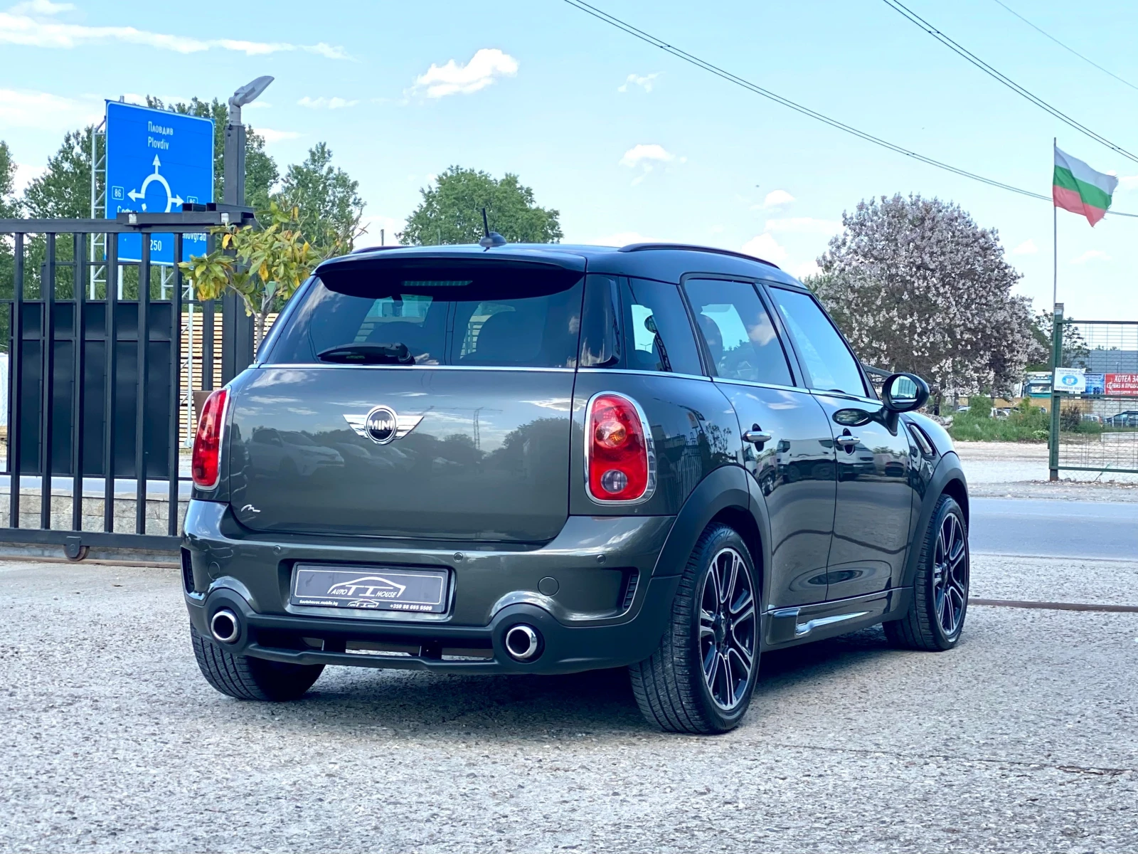 Mini Countryman SD* John Cooper Works* Key GO* Pano* Harman/Kardon, снимка 2 - Автомобили и джипове - 54428733