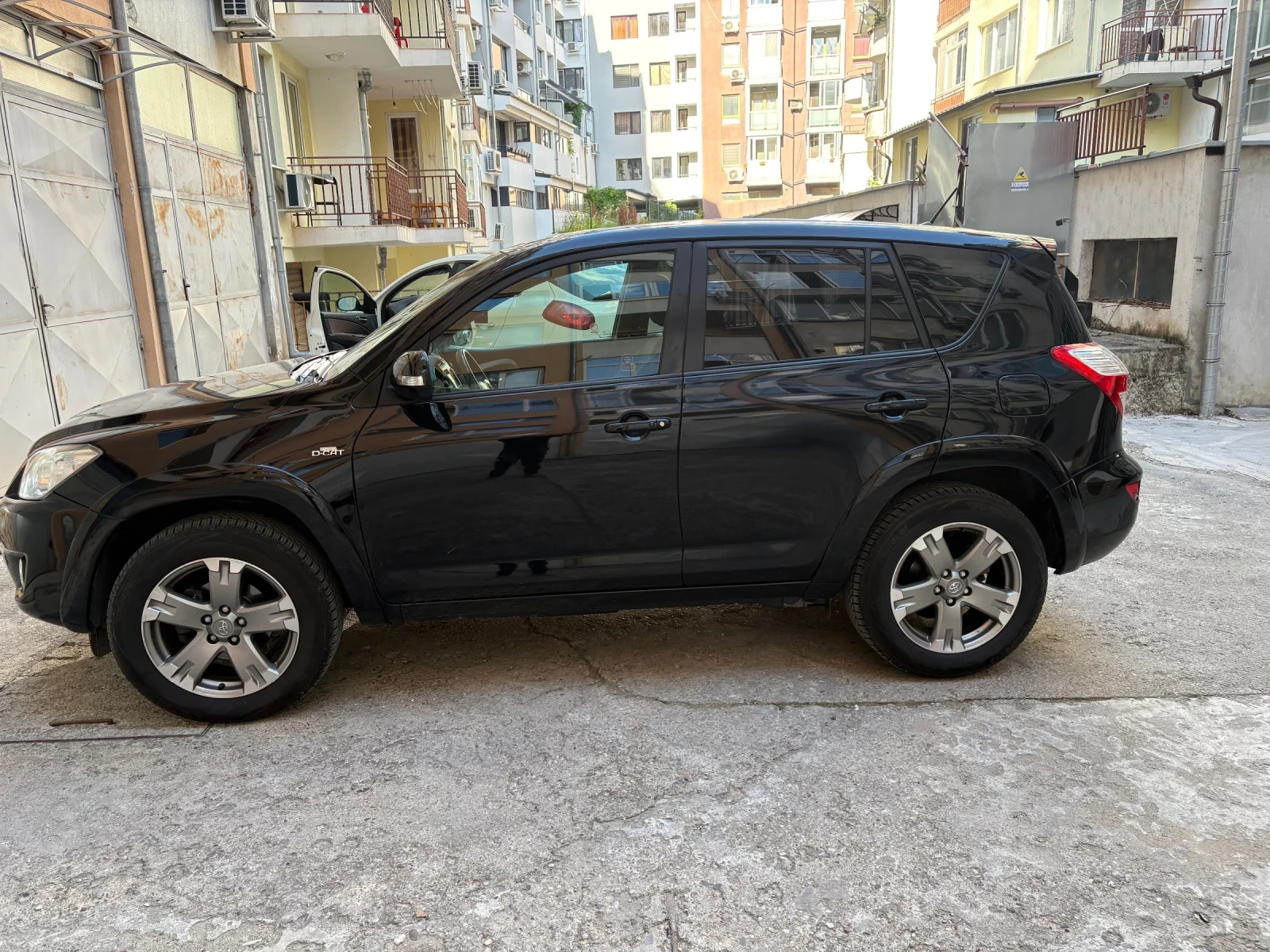 Toyota Rav4 2.2 150k, снимка 6 - Автомобили и джипове - 54858252