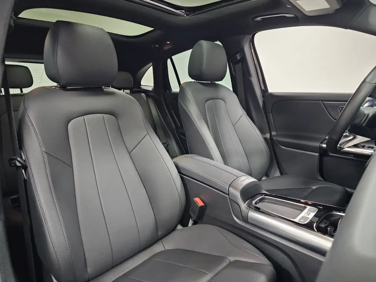 Mercedes-Benz GLA, снимка 15 - Автомобили и джипове - 56183864