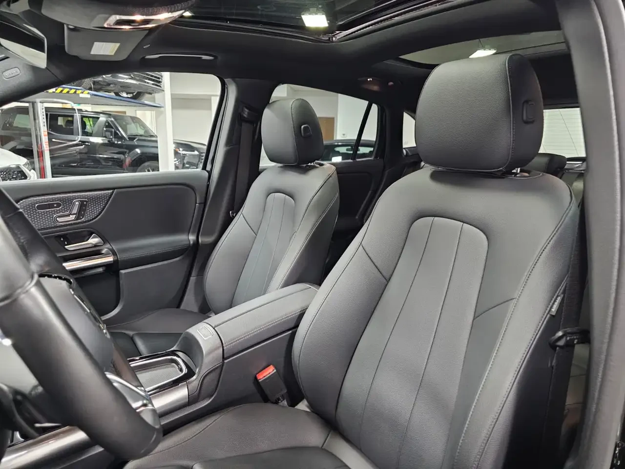 Mercedes-Benz GLA, снимка 9 - Автомобили и джипове - 56183864