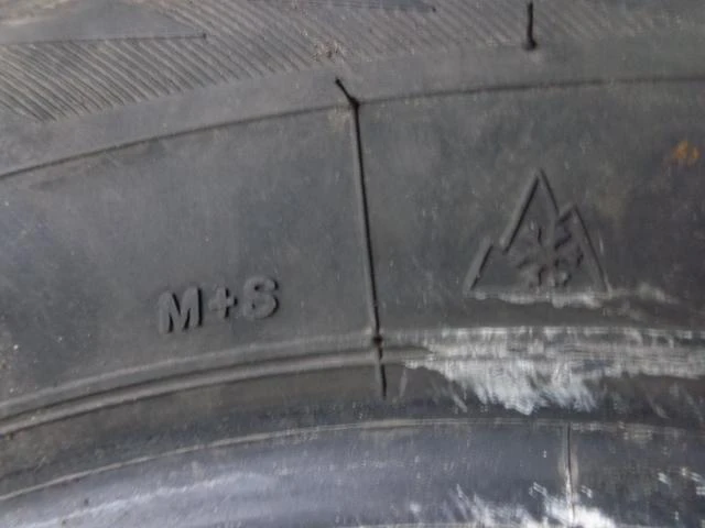 Гуми Зимни 215/60R16, снимка 4 - Гуми и джанти - 20312991