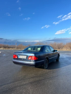 Mercedes-Benz E 200, снимка 3