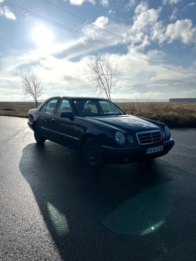 Mercedes-Benz E 200, снимка 2