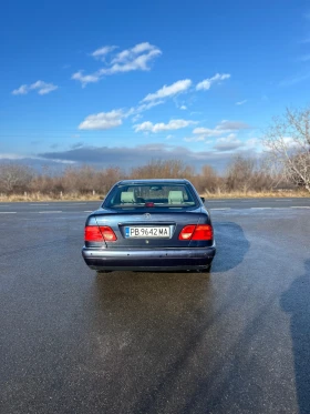 Mercedes-Benz E 200, снимка 4