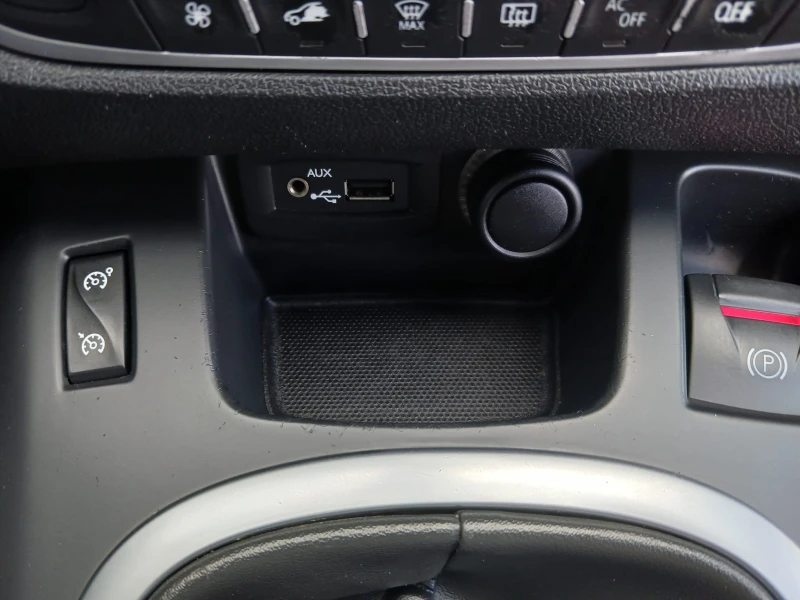 Renault Scenic 1.5 dci , снимка 13 - Автомобили и джипове - 50359293