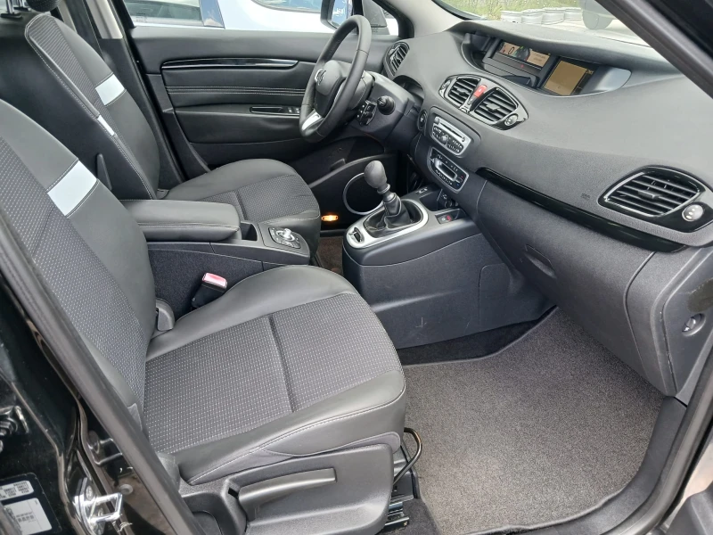 Renault Scenic 1.5 dci , снимка 9 - Автомобили и джипове - 50359293