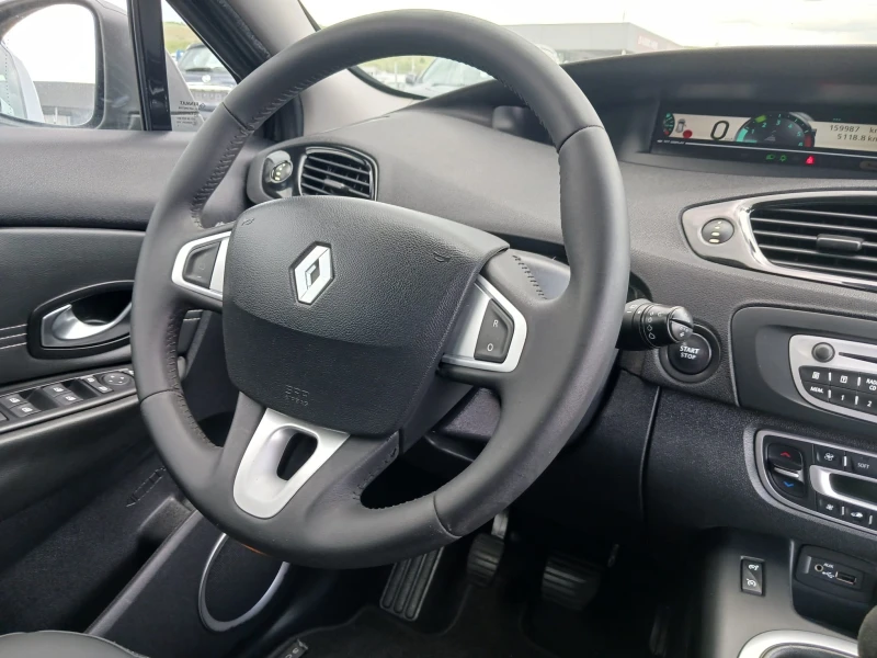 Renault Scenic 1.5 dci , снимка 11 - Автомобили и джипове - 50359293