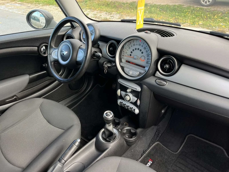 Mini One 1.6I 6 СКОРОСТИ EURO 5A FACE КЛИМАТИК , снимка 11 - Автомобили и джипове - 52169679