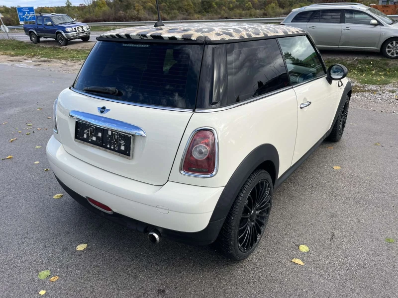 Mini One 1.6I 6 СКОРОСТИ EURO 5A FACE КЛИМАТИК , снимка 4 - Автомобили и джипове - 52169679