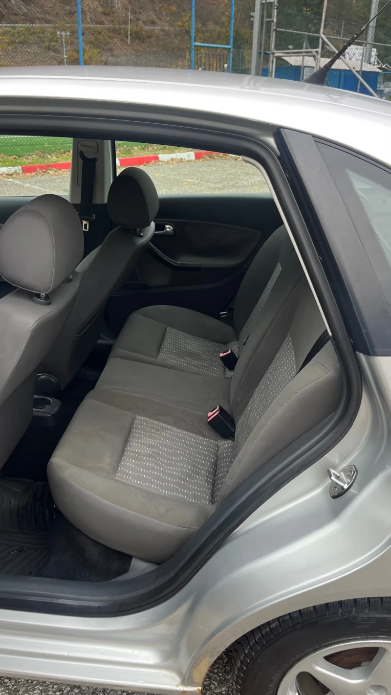 Seat Cordoba, снимка 9 - Автомобили и джипове - 52332340