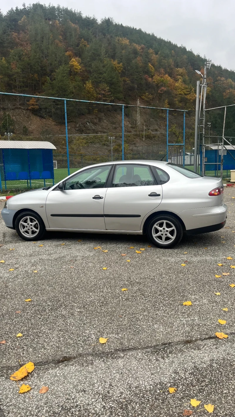 Seat Cordoba, снимка 6 - Автомобили и джипове - 52332340