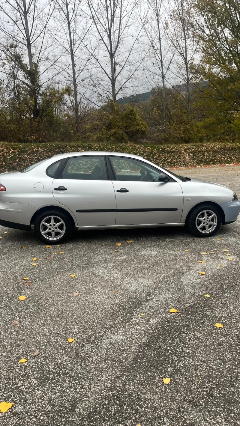 Seat Cordoba, снимка 3 - Автомобили и джипове - 52332340