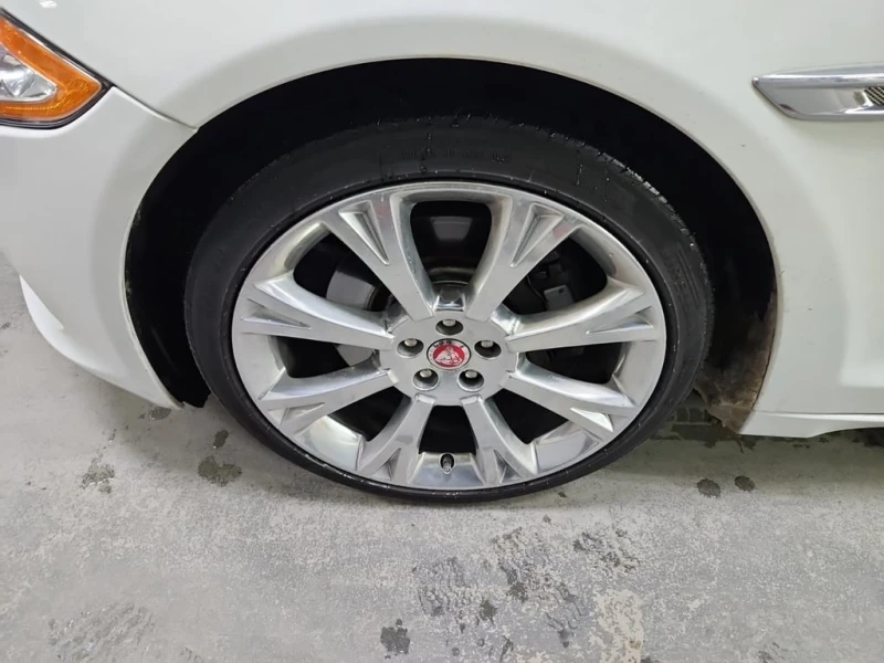 Jaguar Xj * 4dr Sdn XJL Portfolio AWD * CARFAX * ЦЕНА ДО БГ, снимка 6 - Автомобили и джипове - 52906269