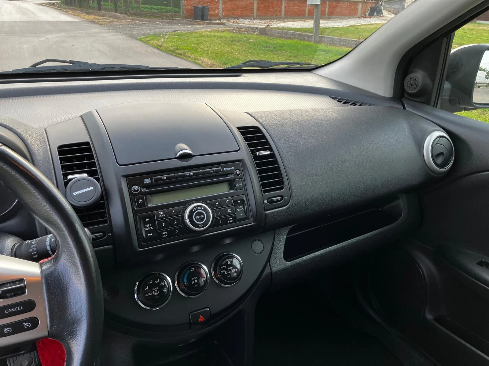 Nissan Note 1.6 - изображение 8