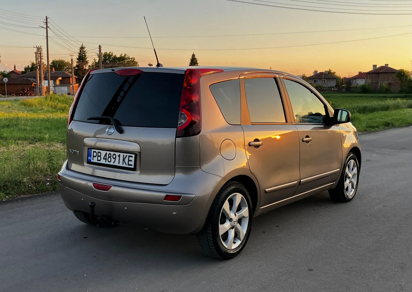 Nissan Note 1.6 - изображение 5