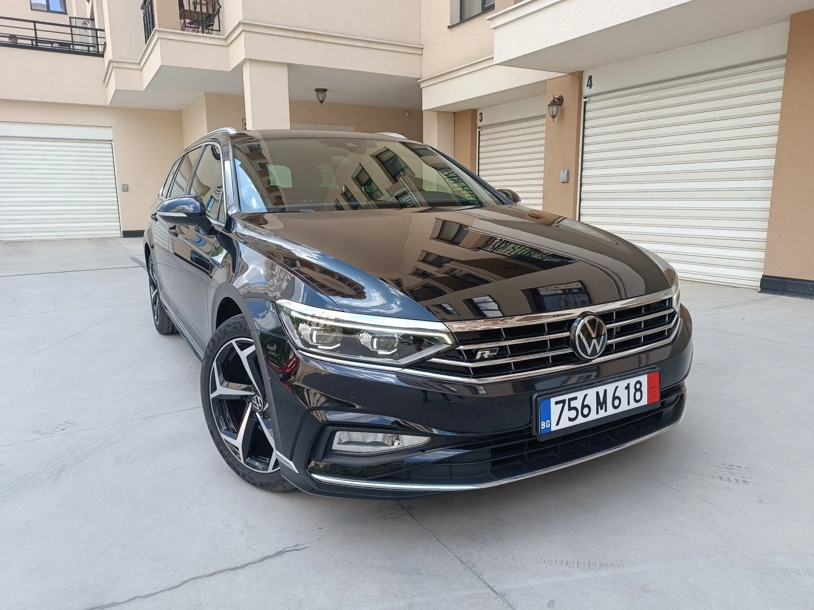 VW Passat RLine, IQ Light, Digital, Камера, Сервизна История - изображение 2