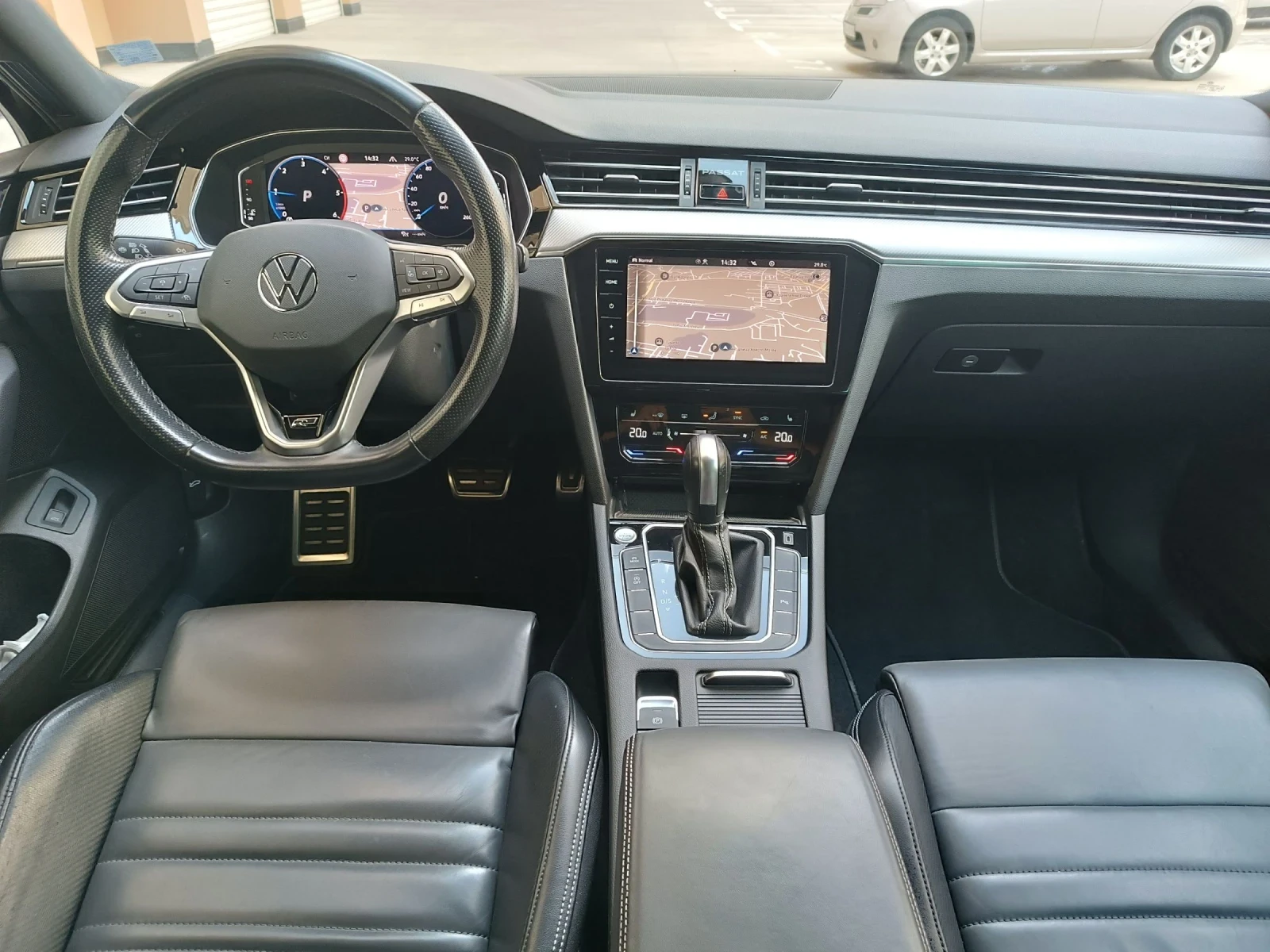 VW Passat RLine, IQ Light, Digital, Камера, Сервизна История - изображение 9