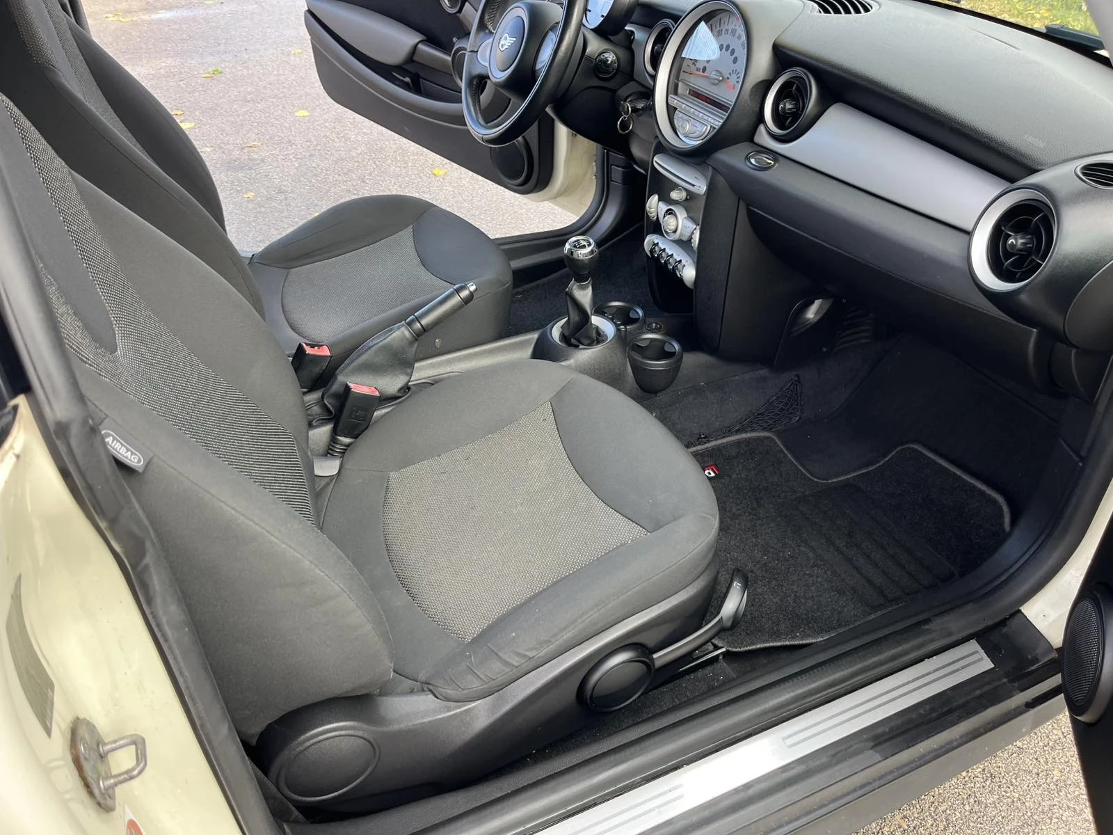 Mini One 1.6I 6 СКОРОСТИ EURO 5A FACE КЛИМАТИК  - изображение 10