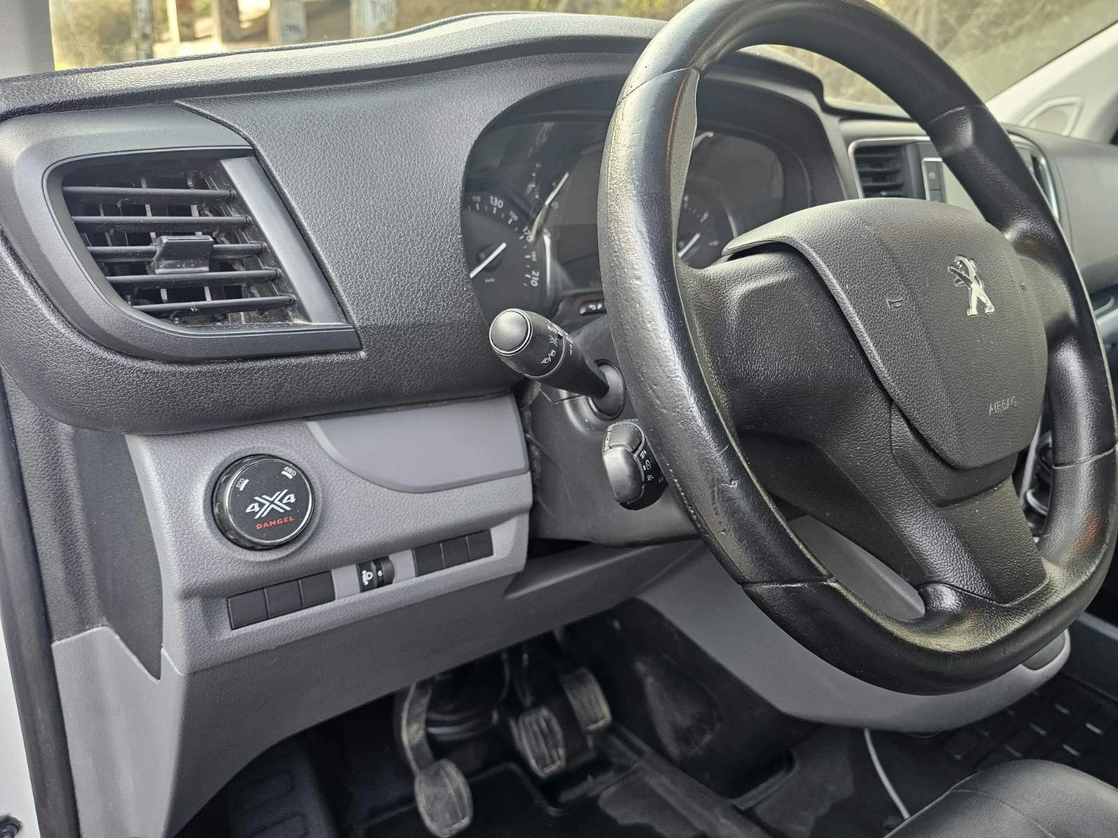 Peugeot Expert 2.0 HDI 4X4 - изображение 8