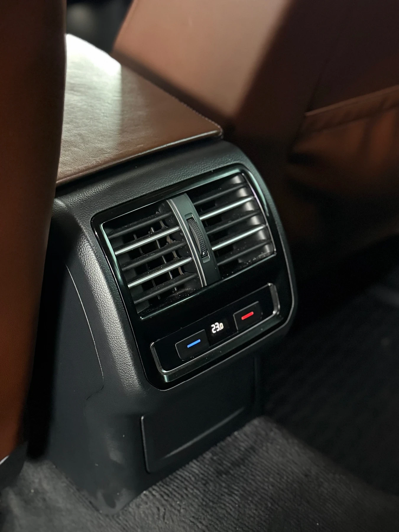 VW Passat 4motion | FULL LED | Ergo | Distronic, снимка 16 - Автомобили и джипове - 54402428