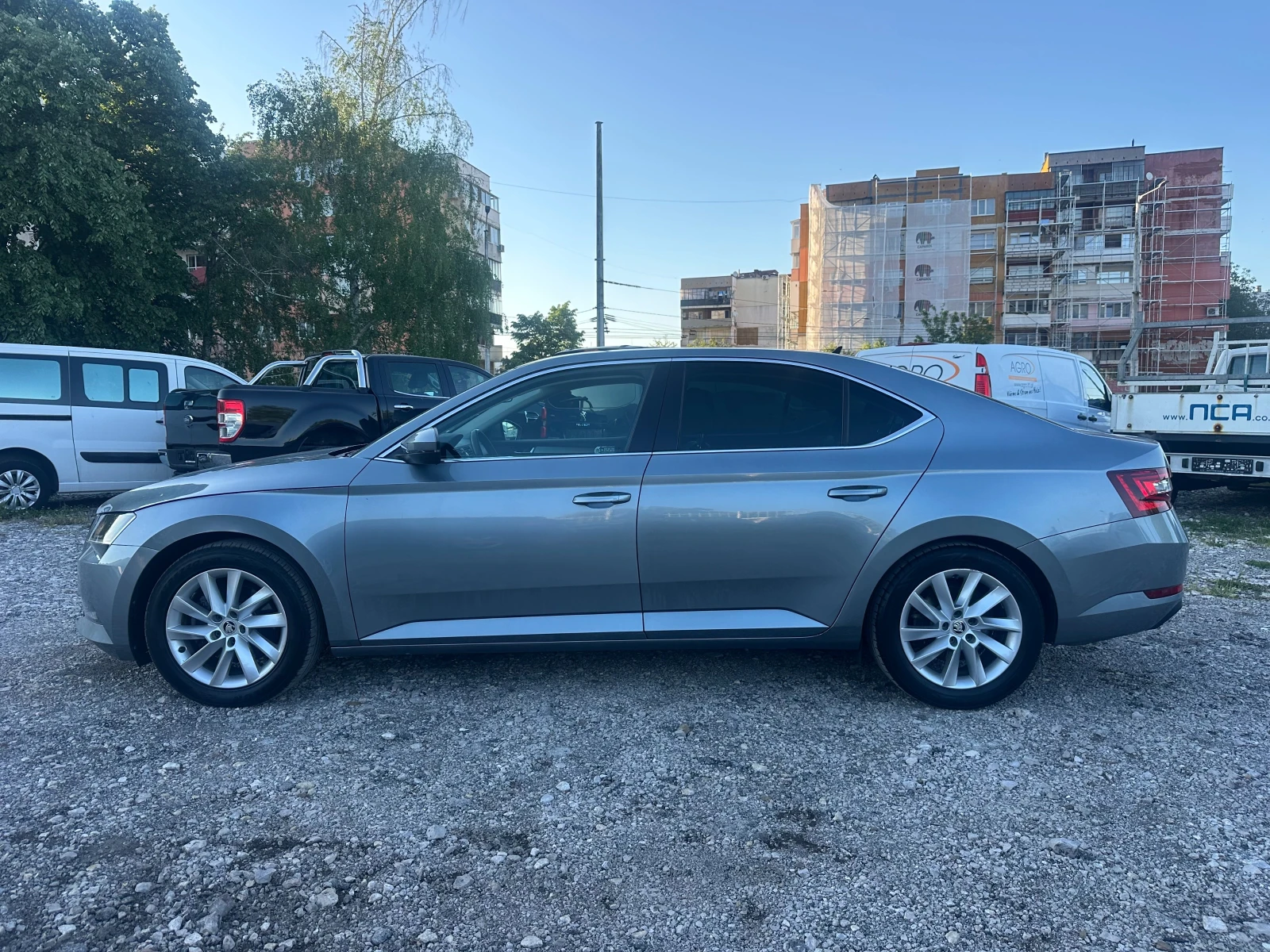 Skoda Superb 1.8TSI 180kc FULLL TOPP, снимка 2 - Автомобили и джипове - 54438428