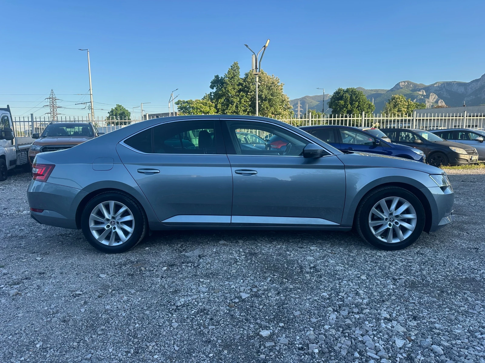 Skoda Superb 1.8TSI 180kc FULLL TOPP, снимка 6 - Автомобили и джипове - 54438428
